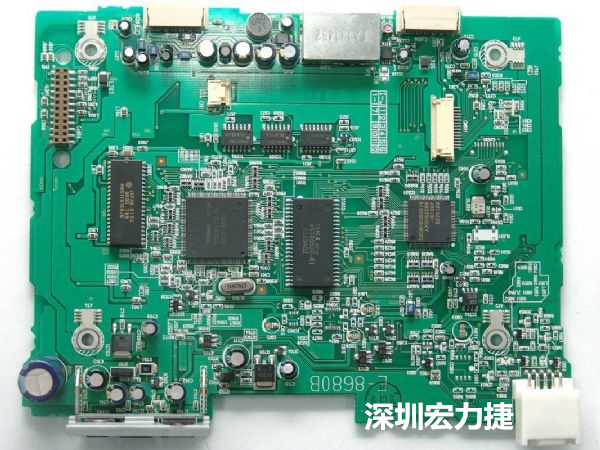 大面積PCB若電子元器件數量多、重量較重，板材強度不夠時容易產生PCB中央部凹陷問題。