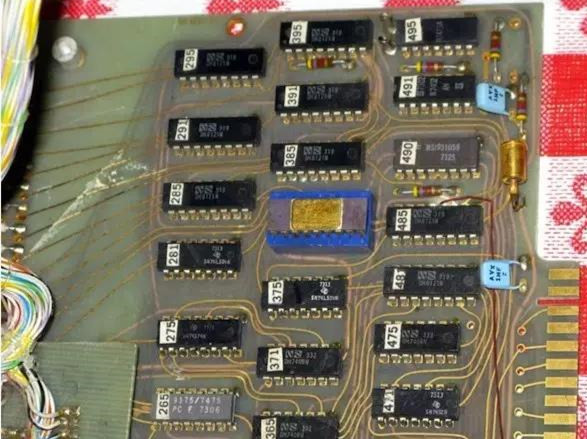 1972年開發的一塊基于Intel 8008的計算機中的印刷電路板。(資源來源：DigiBarn計算機博物館)